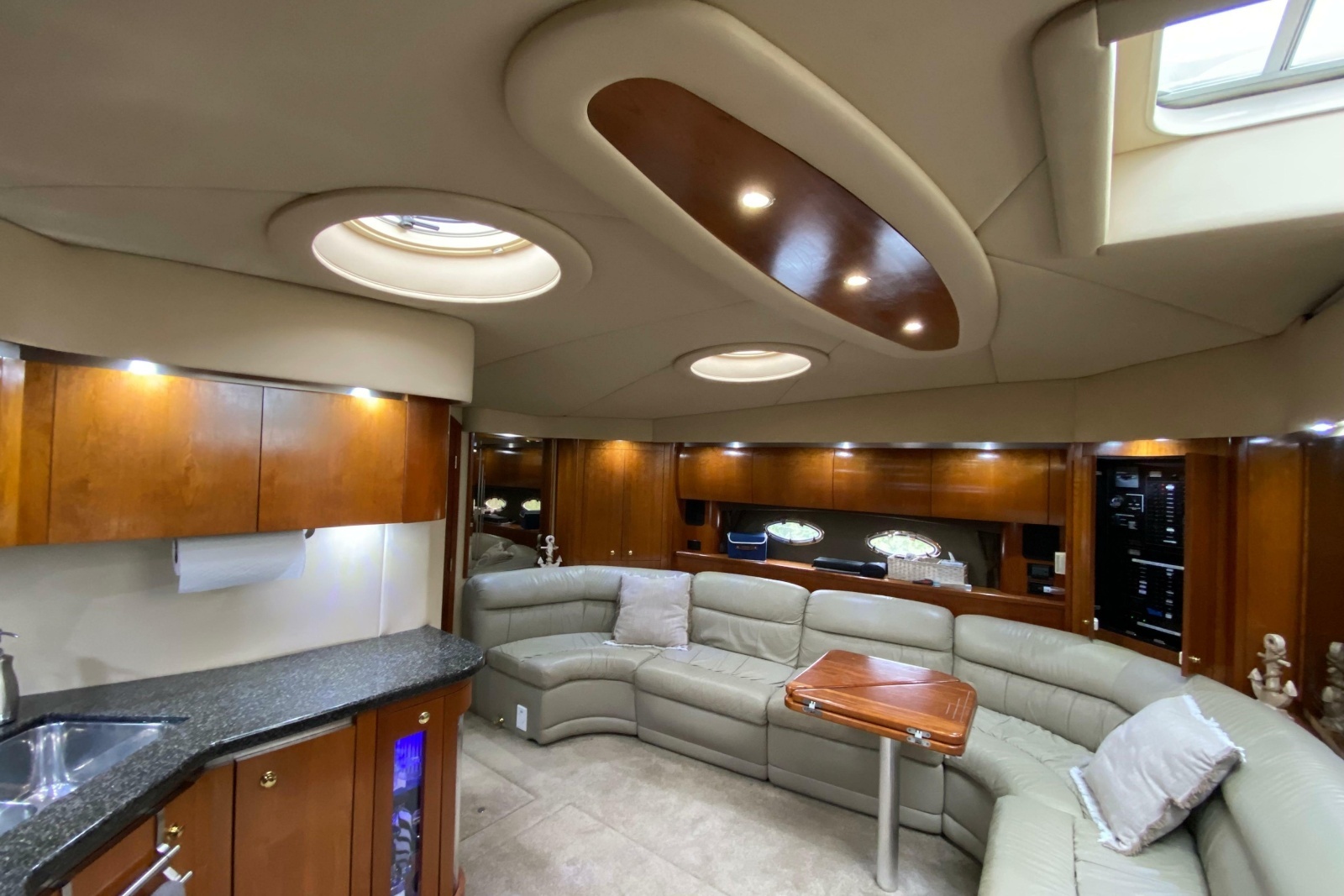 2006 Cruisers Yachts 520 Express