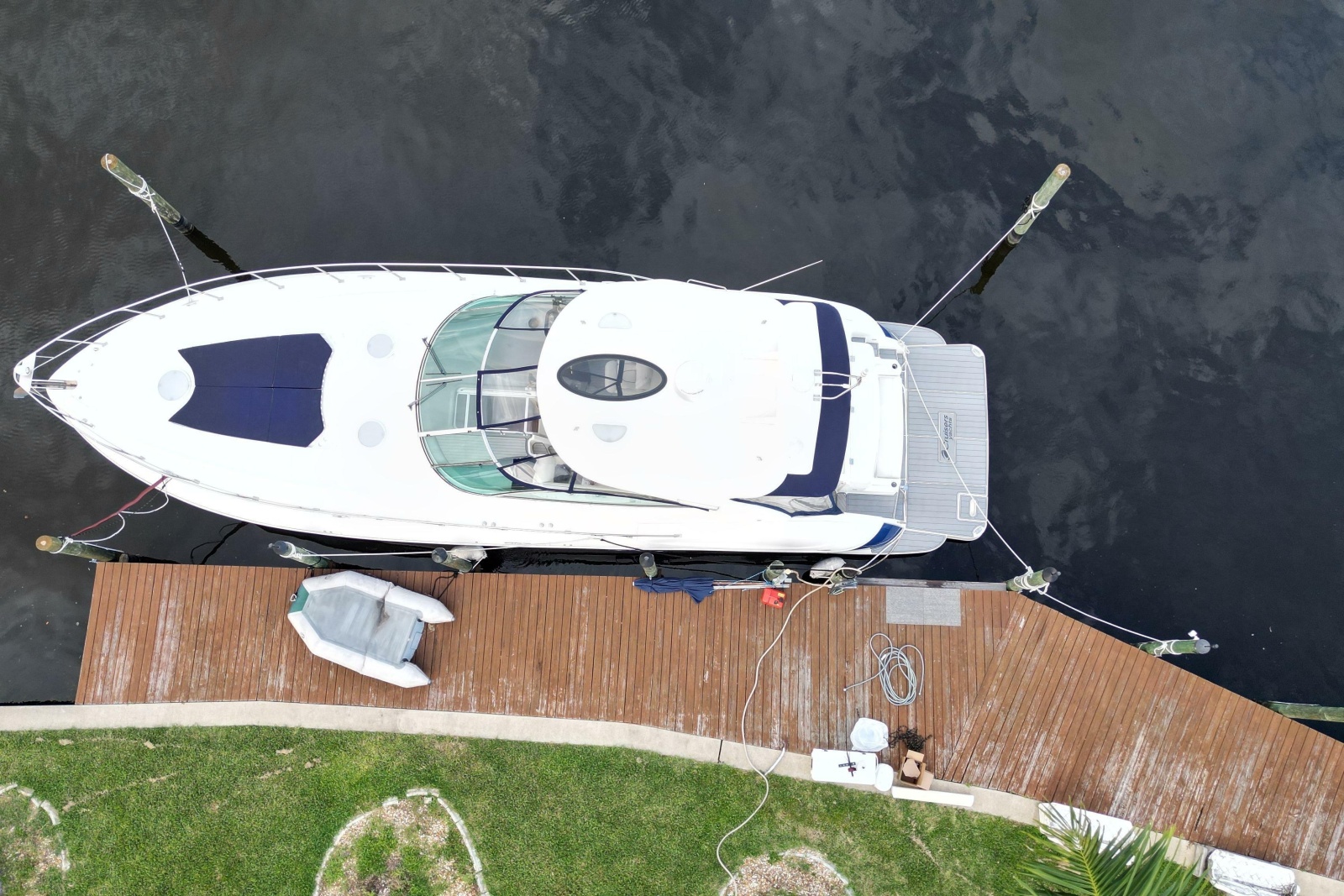 2006 Cruisers Yachts 520 Express