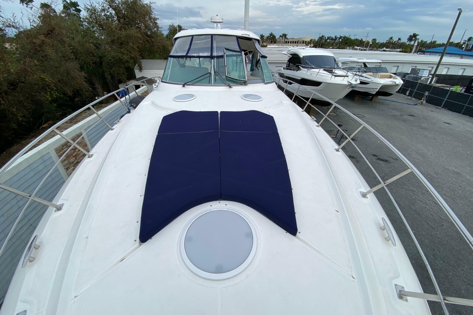 2006 Cruisers Yachts 520 Express