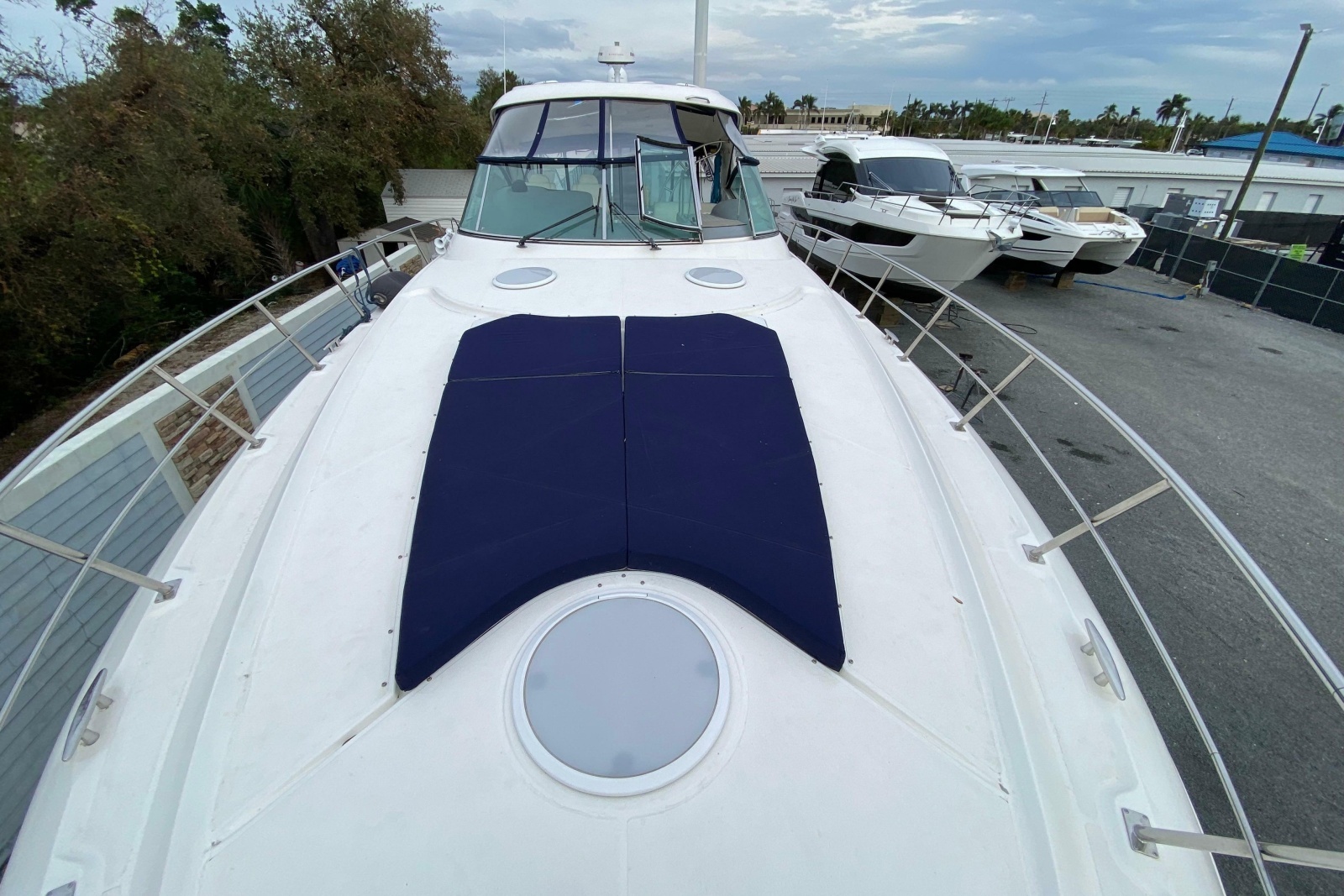 2006 Cruisers Yachts 520 Express