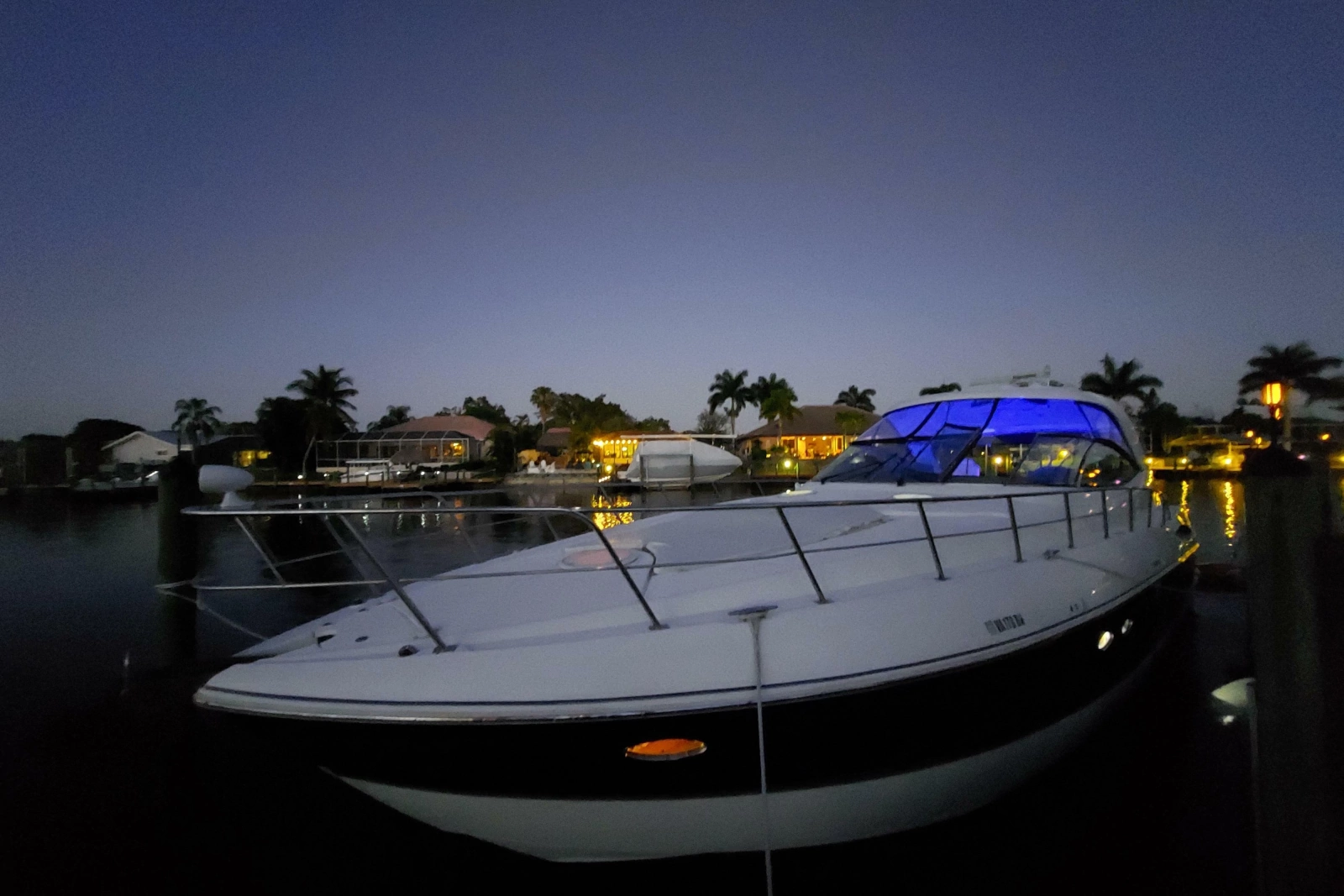 2006 Cruisers Yachts 520 Express