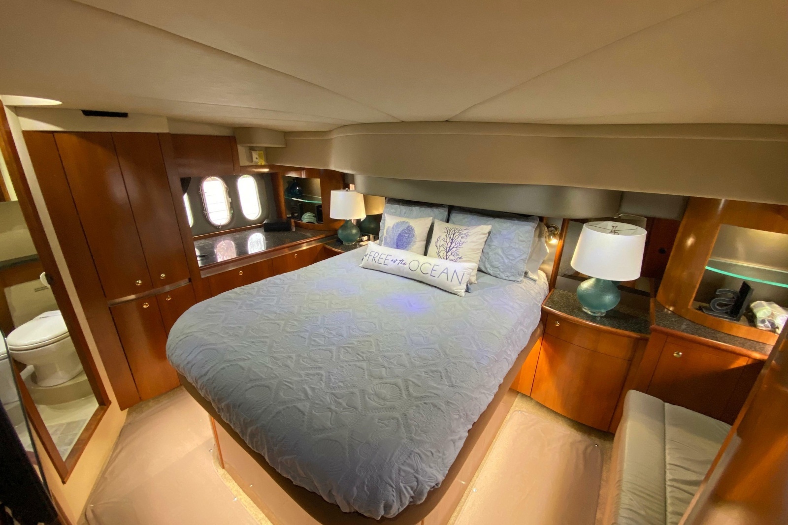 2006 Cruisers Yachts 520 Express