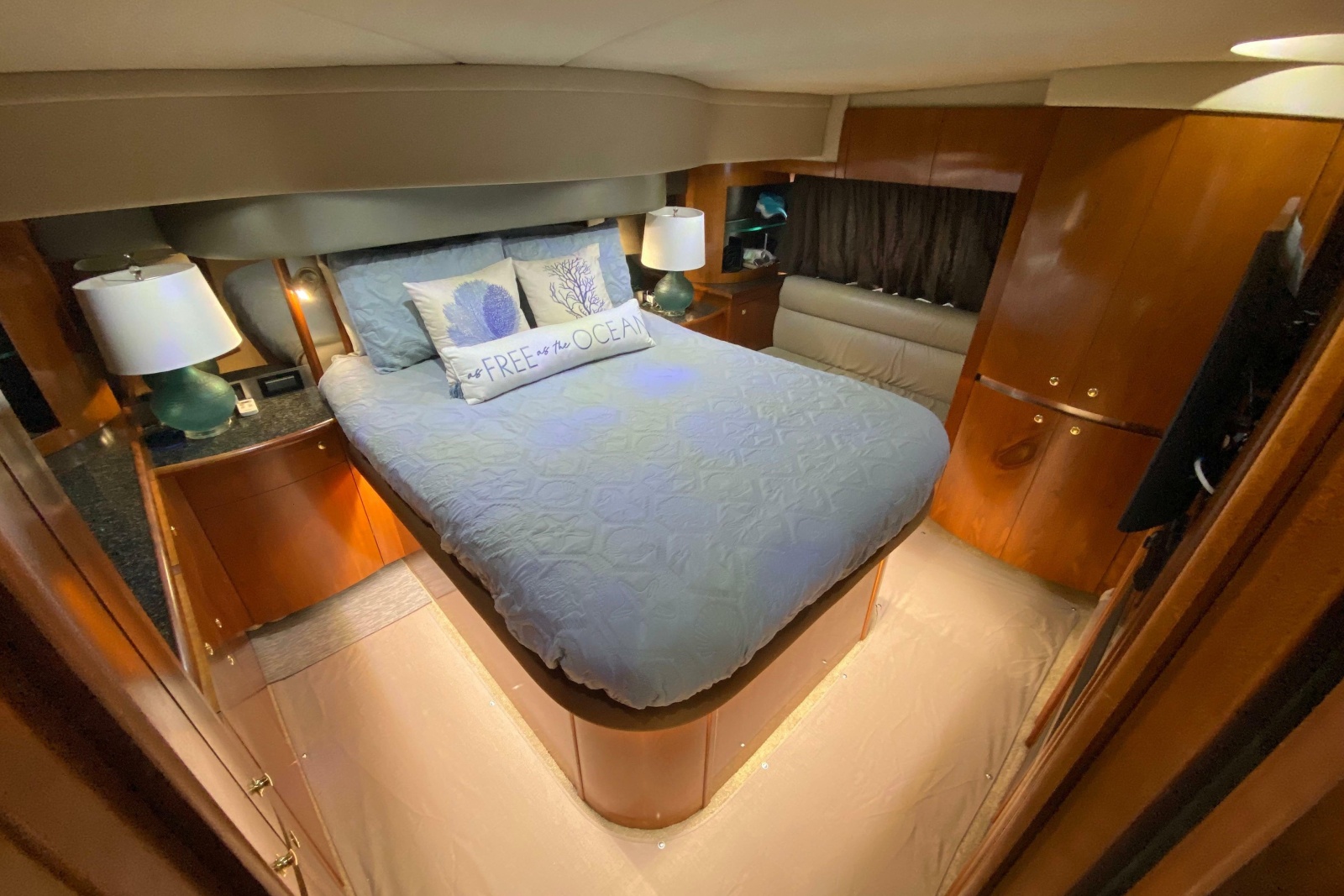 2006 Cruisers Yachts 520 Express