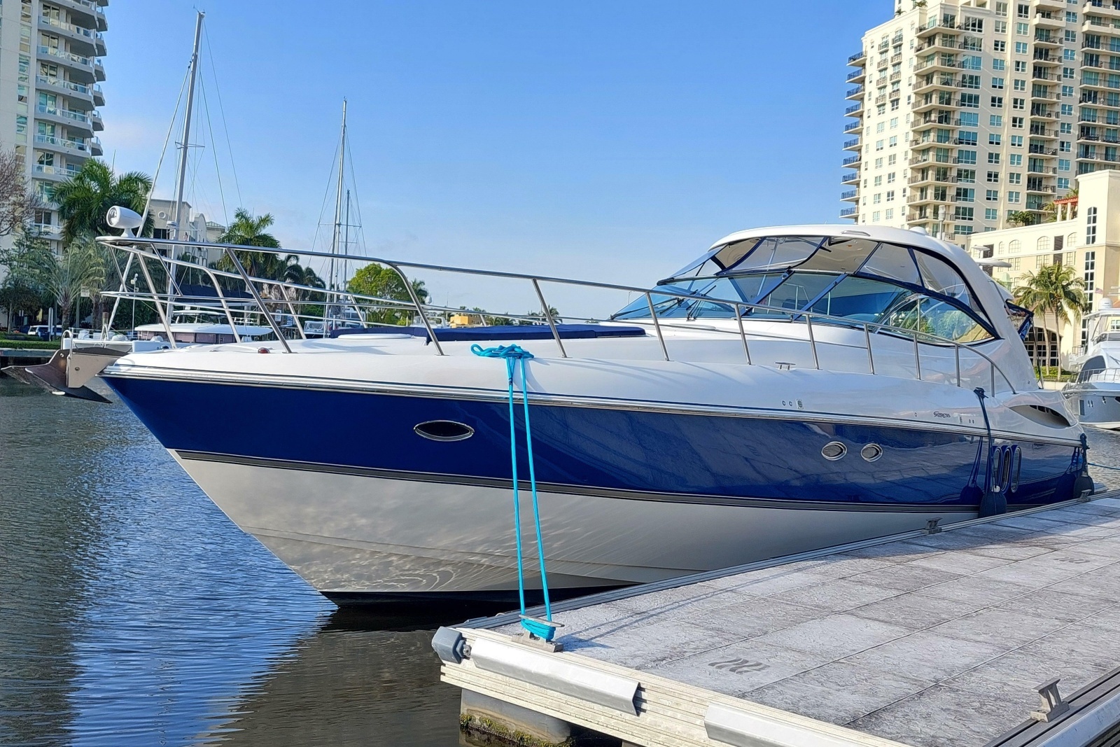 2006 Cruisers Yachts 520 Express