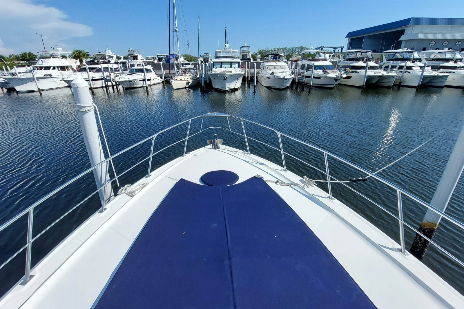 2006 Cruisers Yachts 520 Express