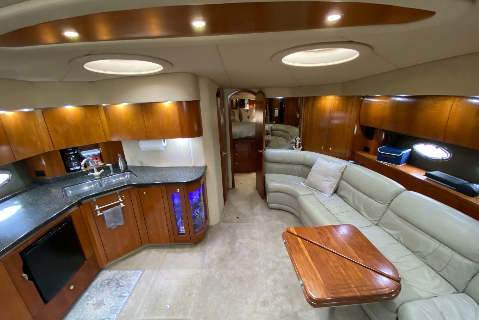 2006 Cruisers Yachts 520 Express
