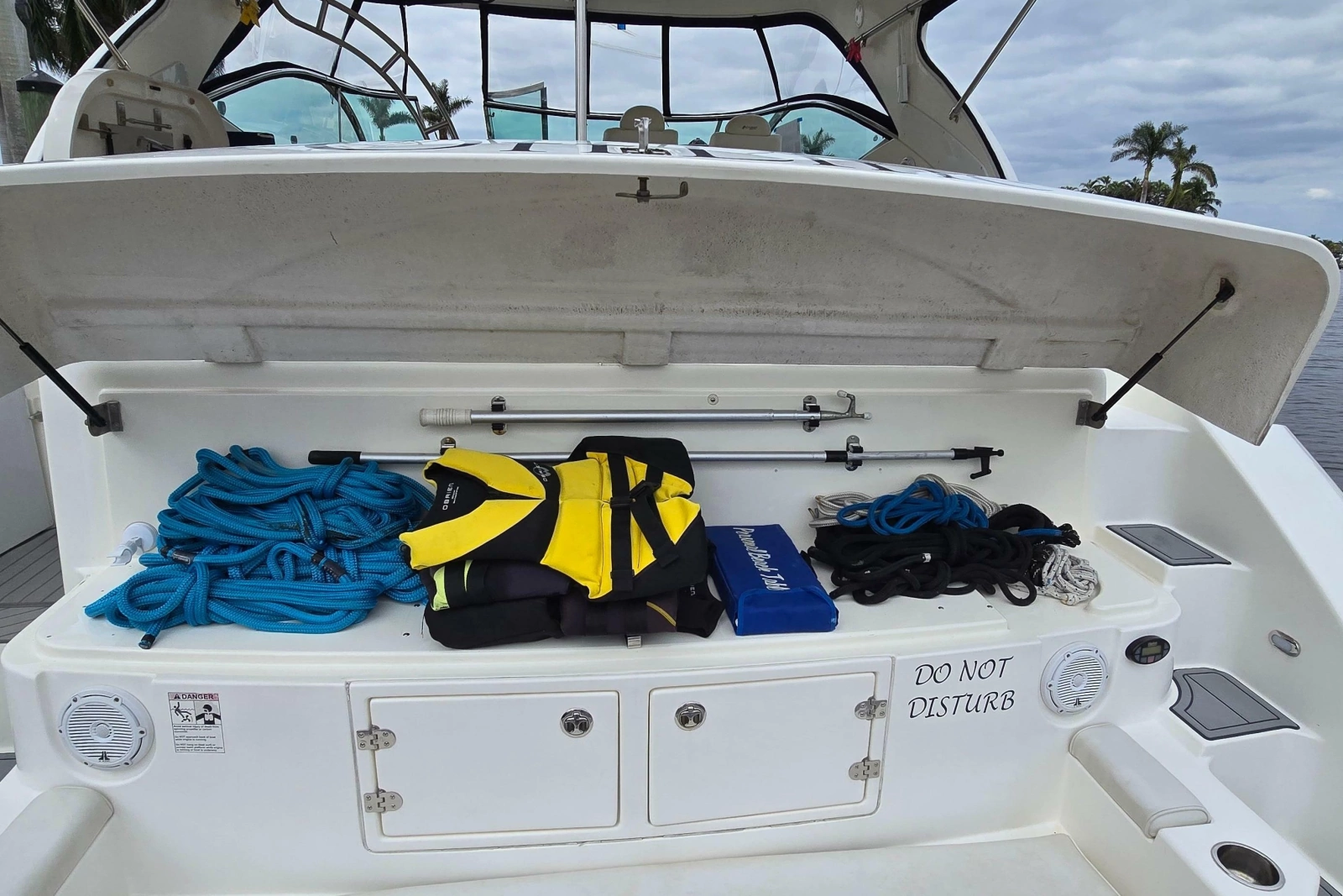 2006 Cruisers Yachts 520 Express