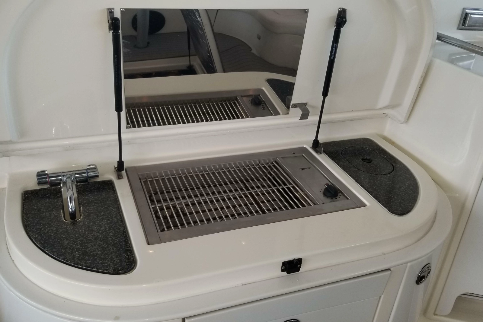 2006 Cruisers Yachts 520 Express