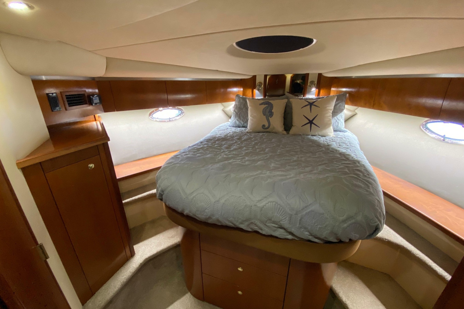 2006 Cruisers Yachts 520 Express
