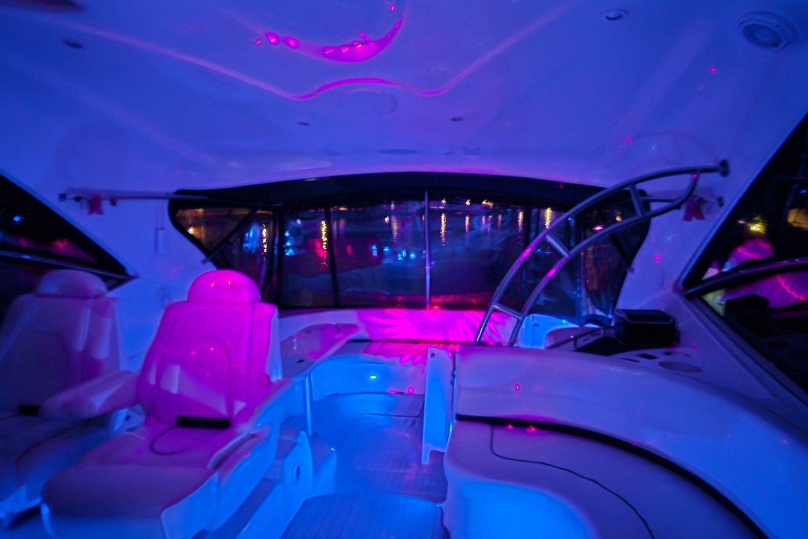 2006 Cruisers Yachts 520 Express