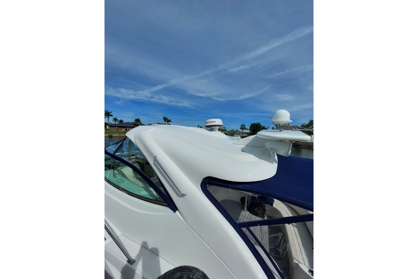 2006 Cruisers Yachts 520 Express