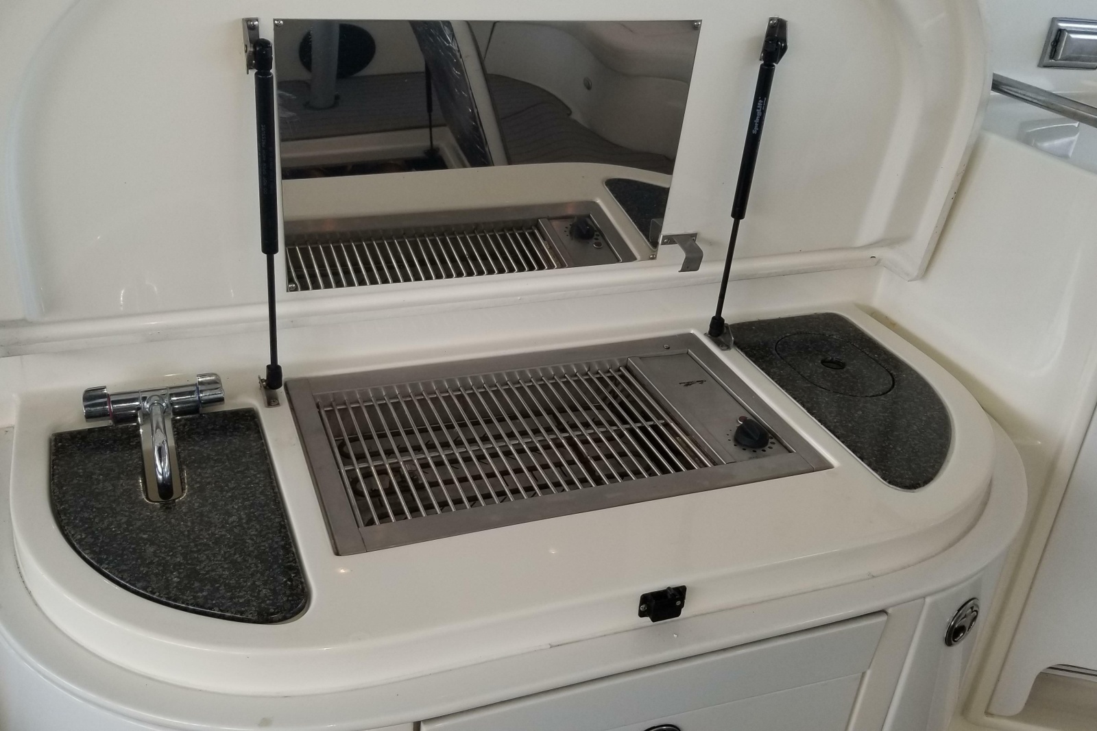 2006 Cruisers Yachts 520 Express