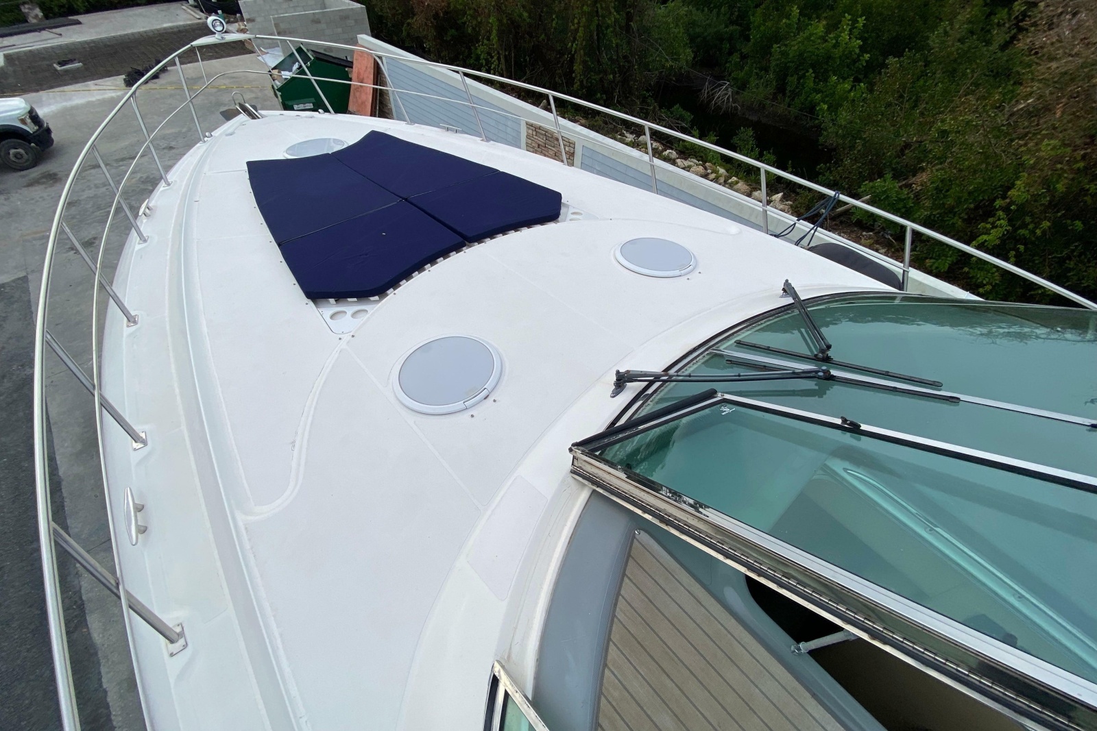 2006 Cruisers Yachts 520 Express