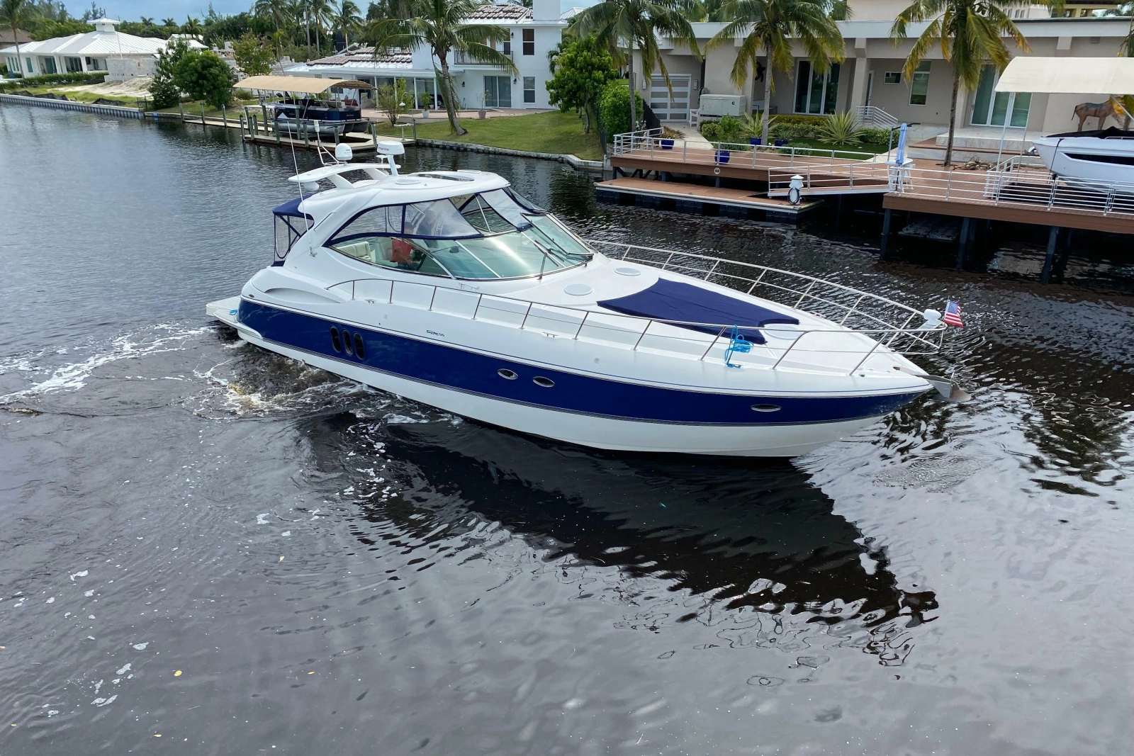 2006 Cruisers Yachts 520 Express