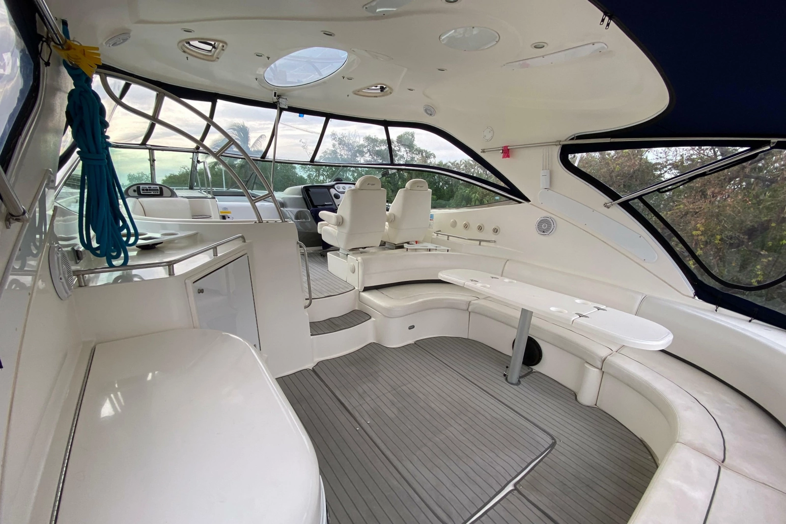2006 Cruisers Yachts 520 Express