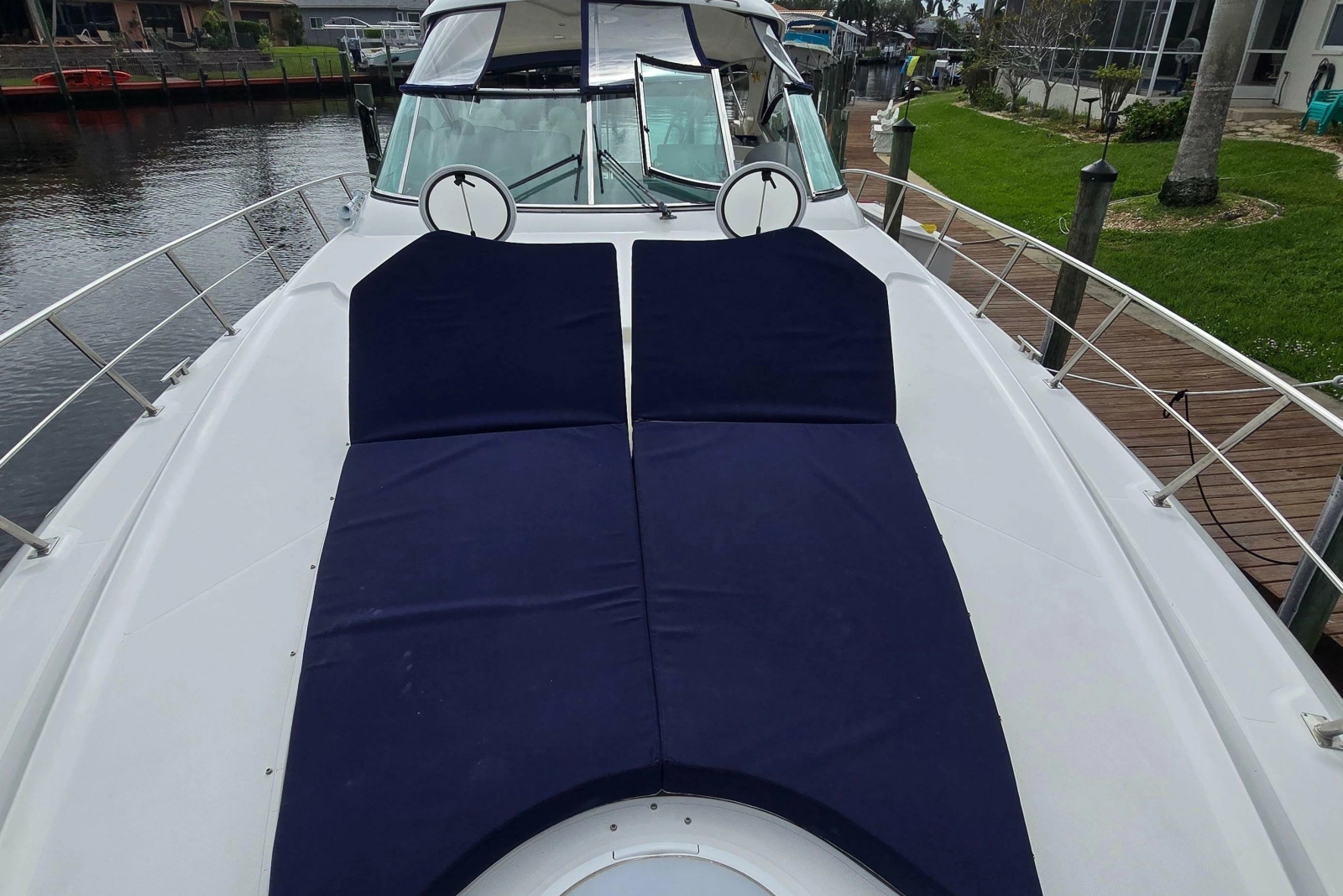 2006 Cruisers Yachts 520 Express
