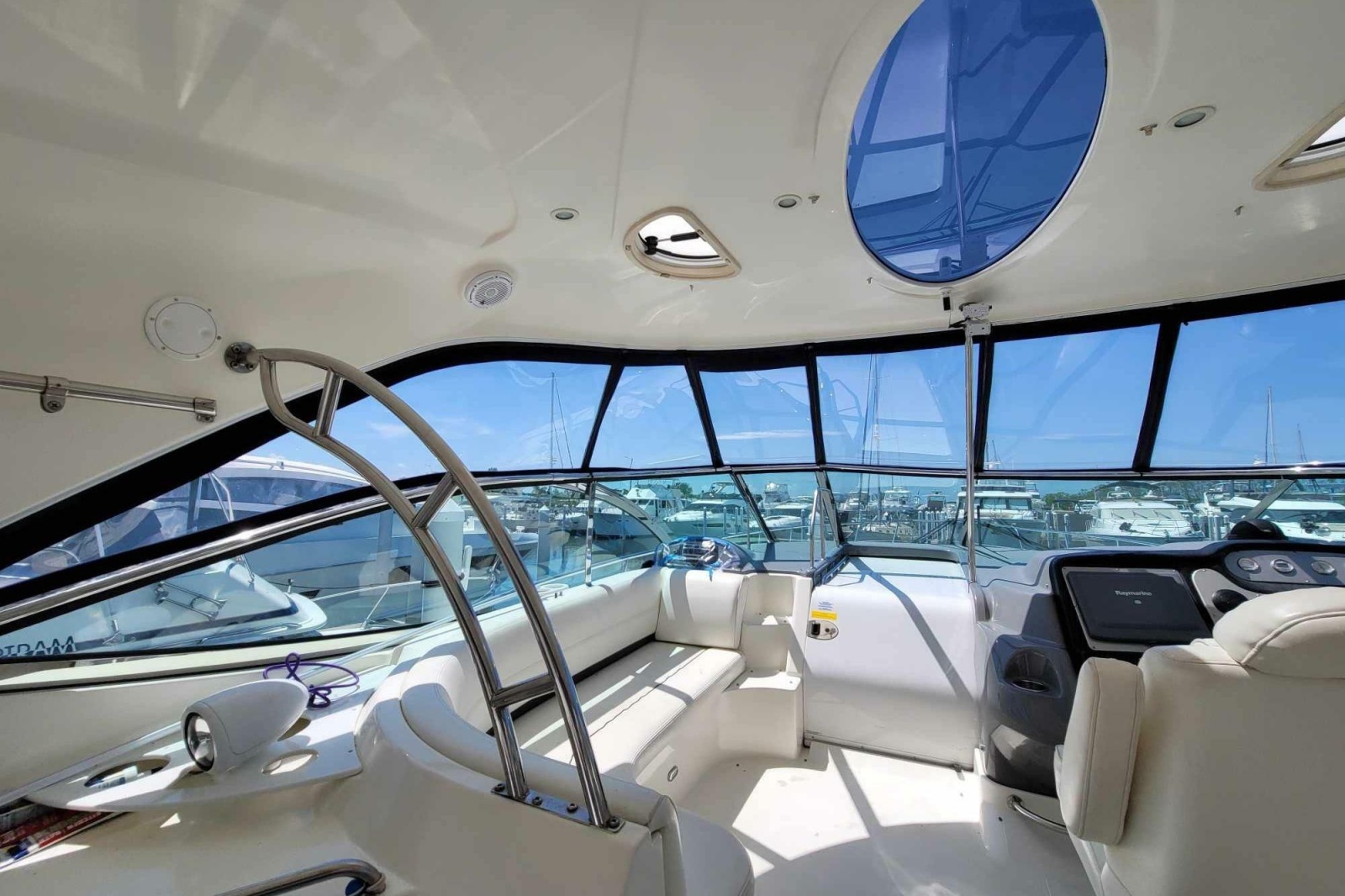 2006 Cruisers Yachts 520 Express