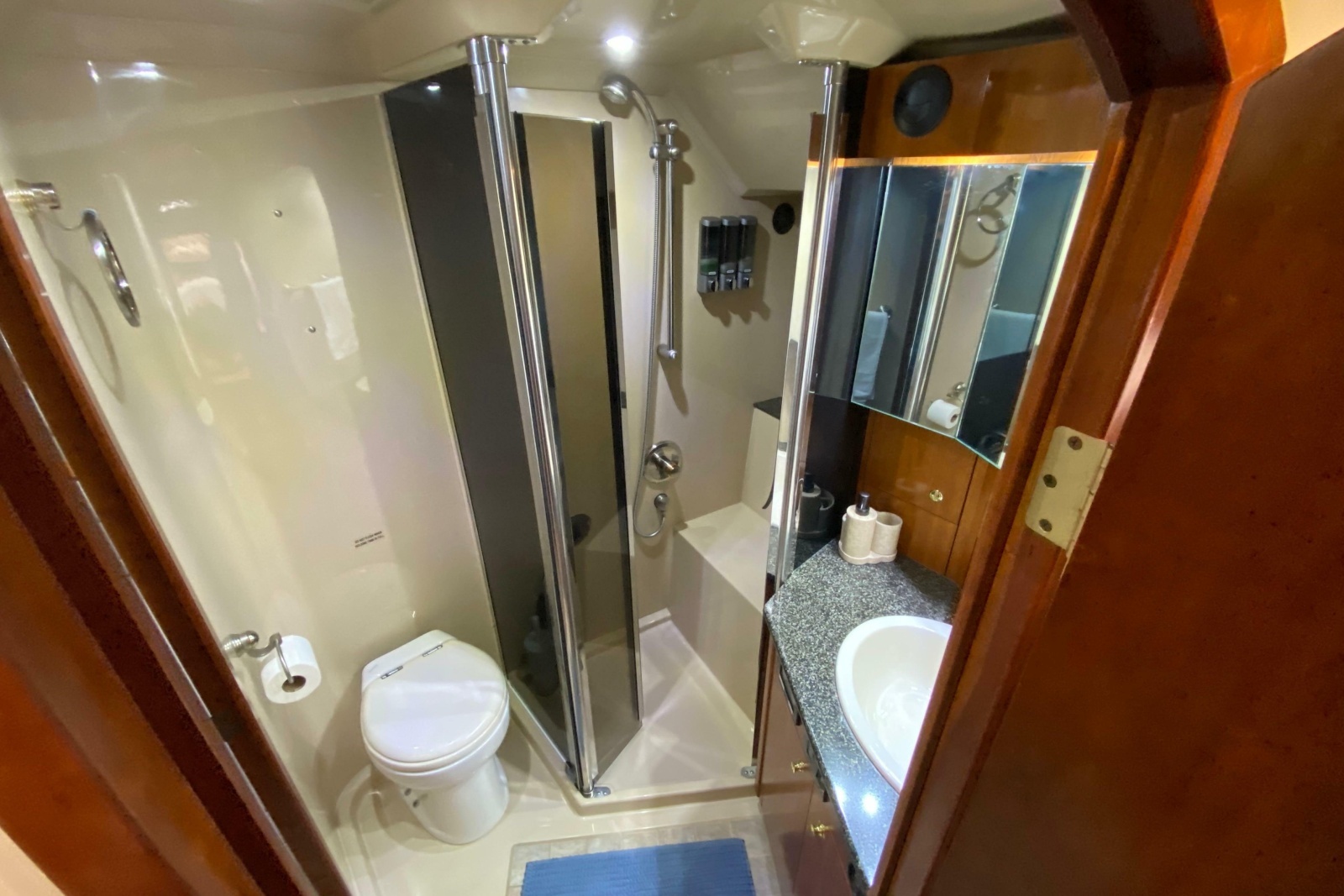 2006 Cruisers Yachts 520 Express