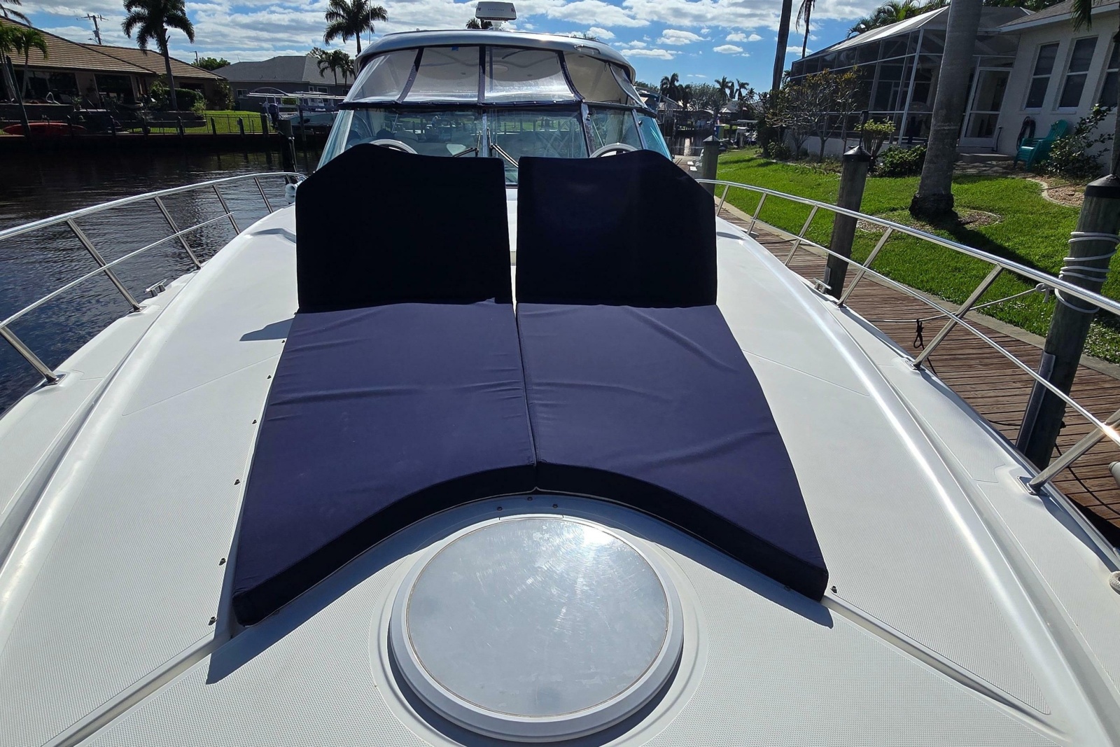 2006 Cruisers Yachts 520 Express