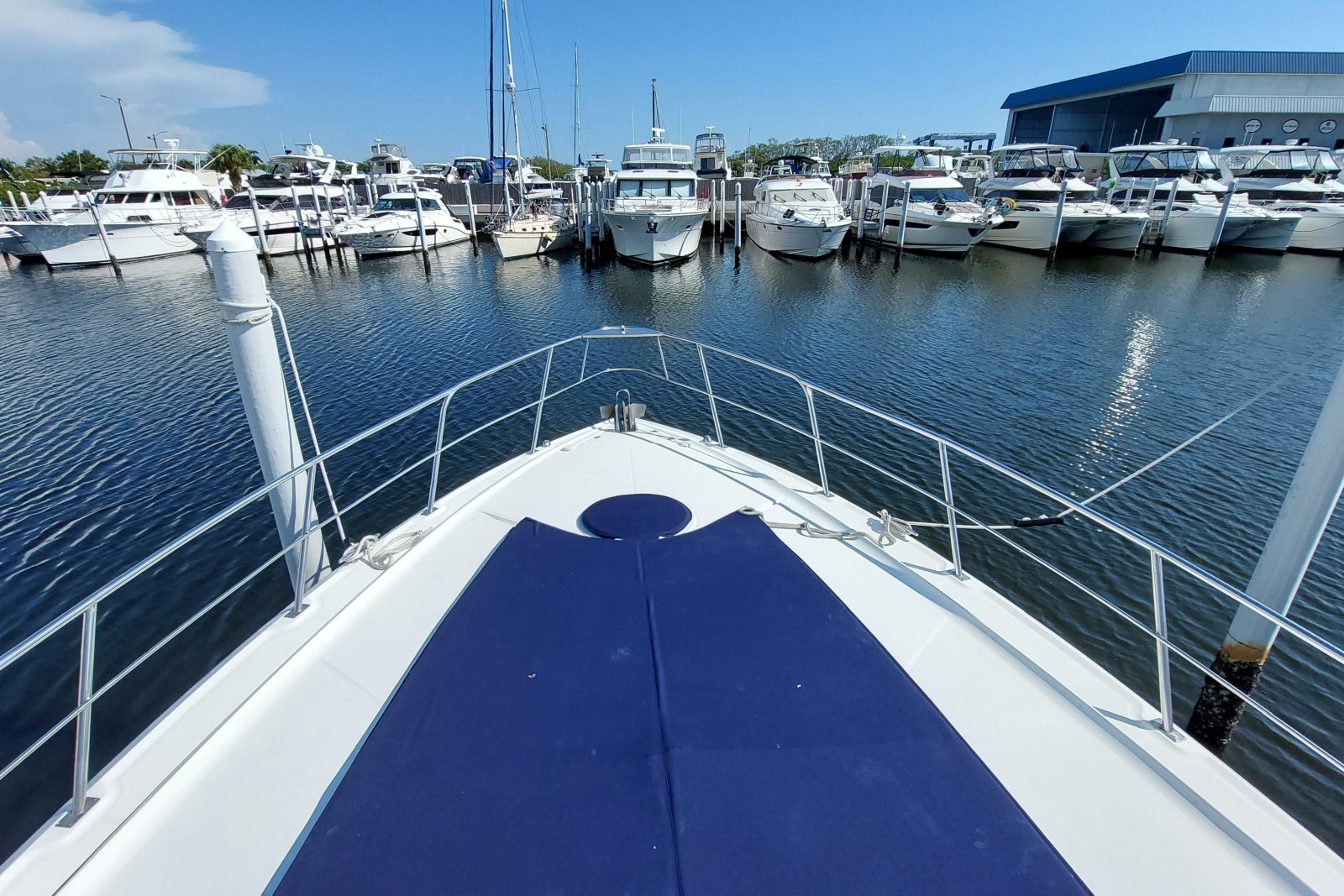 2006 Cruisers Yachts 520 Express