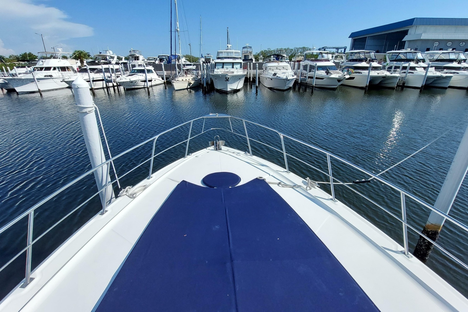 2006 Cruisers Yachts 520 Express