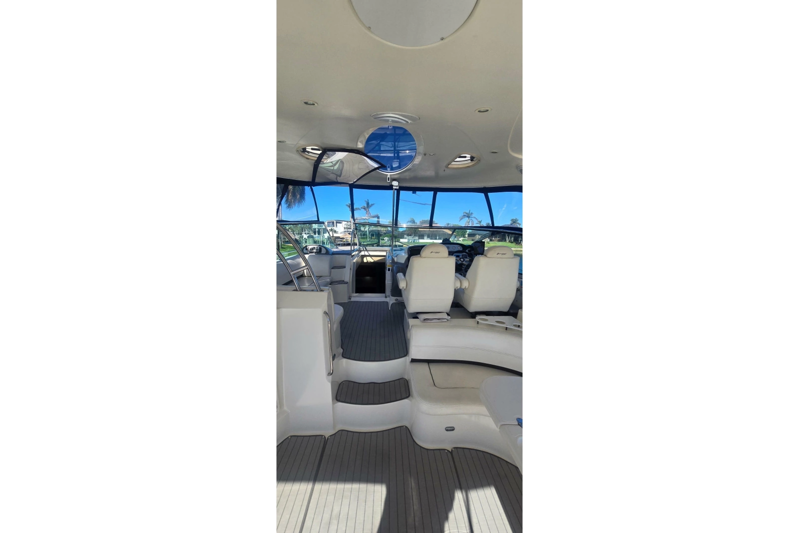 2006 Cruisers Yachts 520 Express