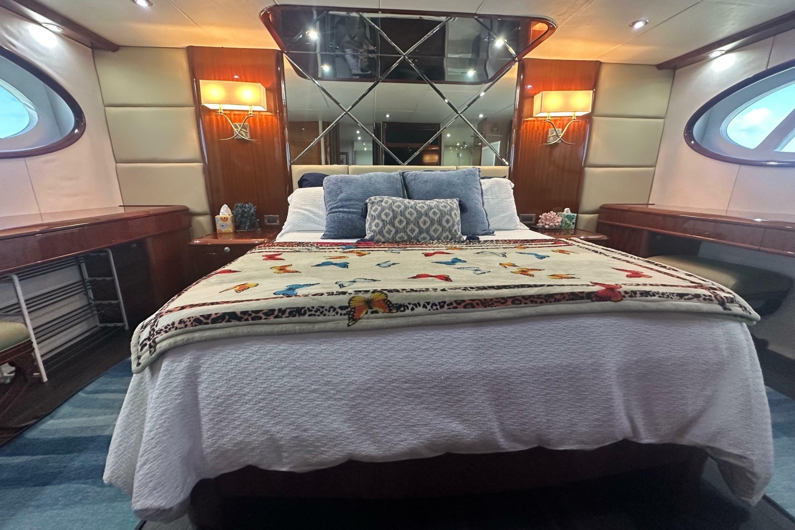2006 Lazzara Yachts 68 Motoryacht