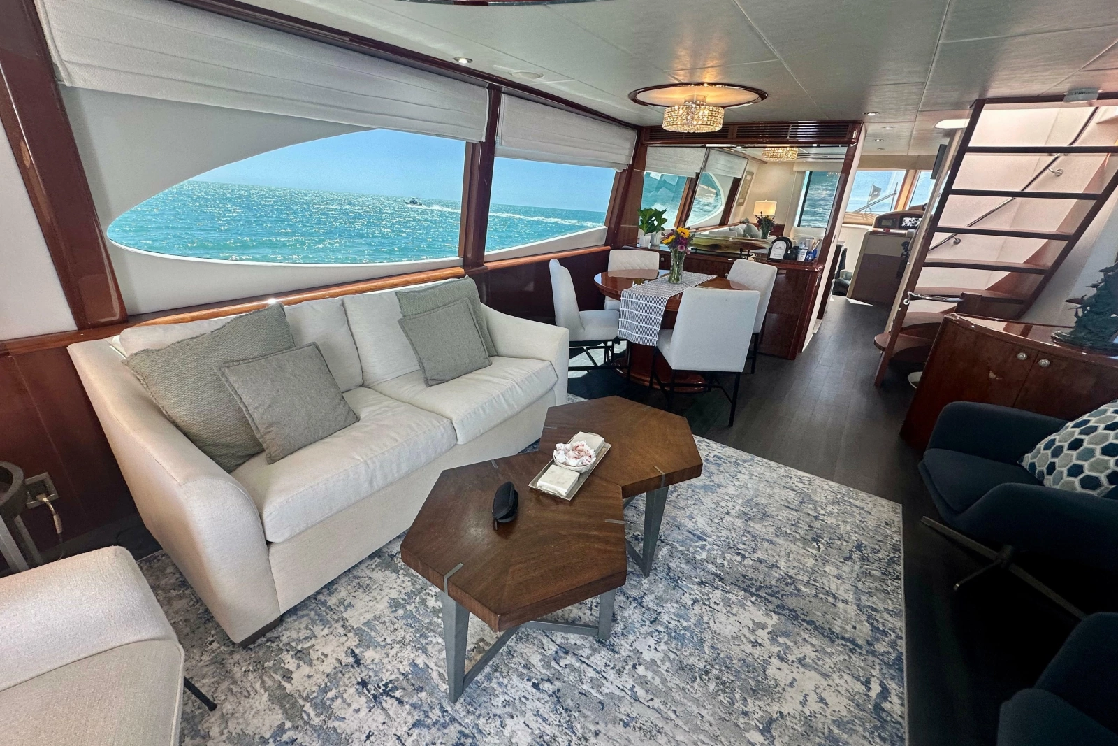 2006 Lazzara Yachts 68 Motoryacht