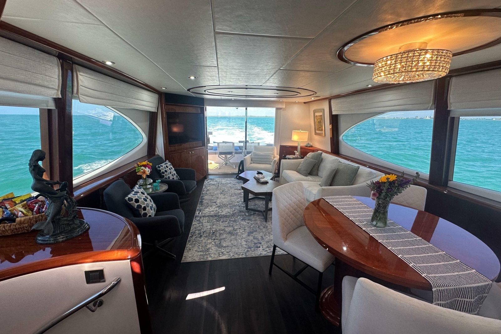2006 Lazzara Yachts 68 Motoryacht