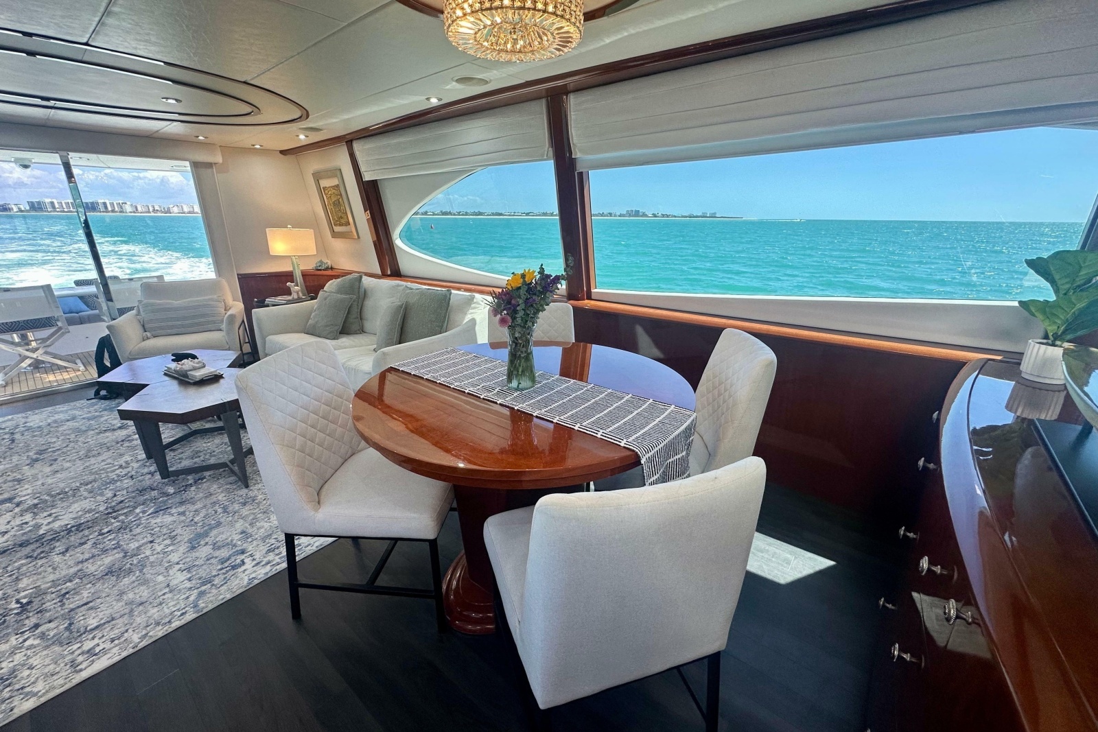 2006 Lazzara Yachts 68 Motoryacht
