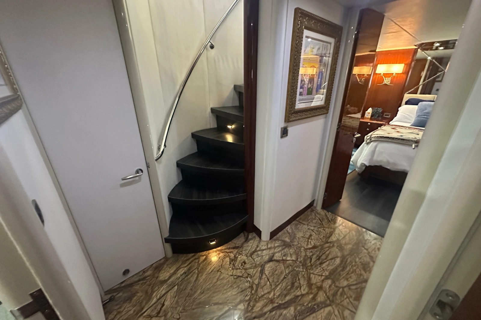 2006 Lazzara Yachts 68 Motoryacht