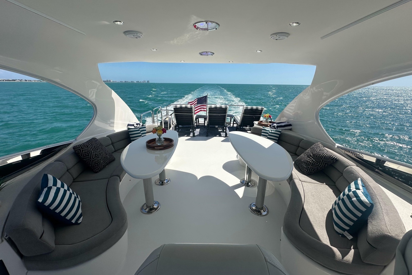 2006 Lazzara Yachts 68 Motoryacht