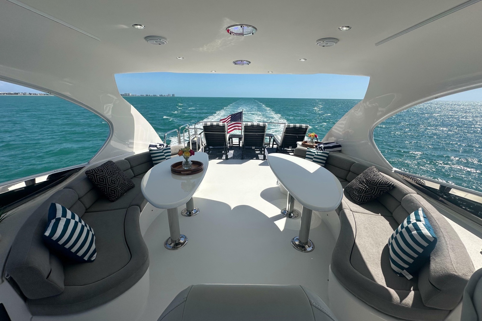 2006 Lazzara Yachts 68 Motoryacht