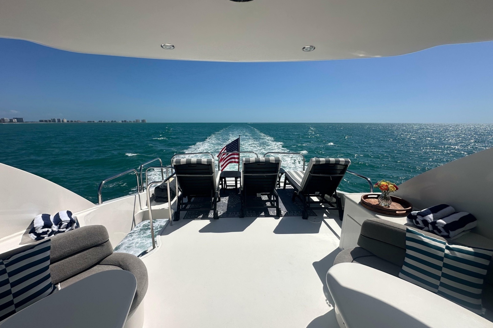2006 Lazzara Yachts 68 Motoryacht