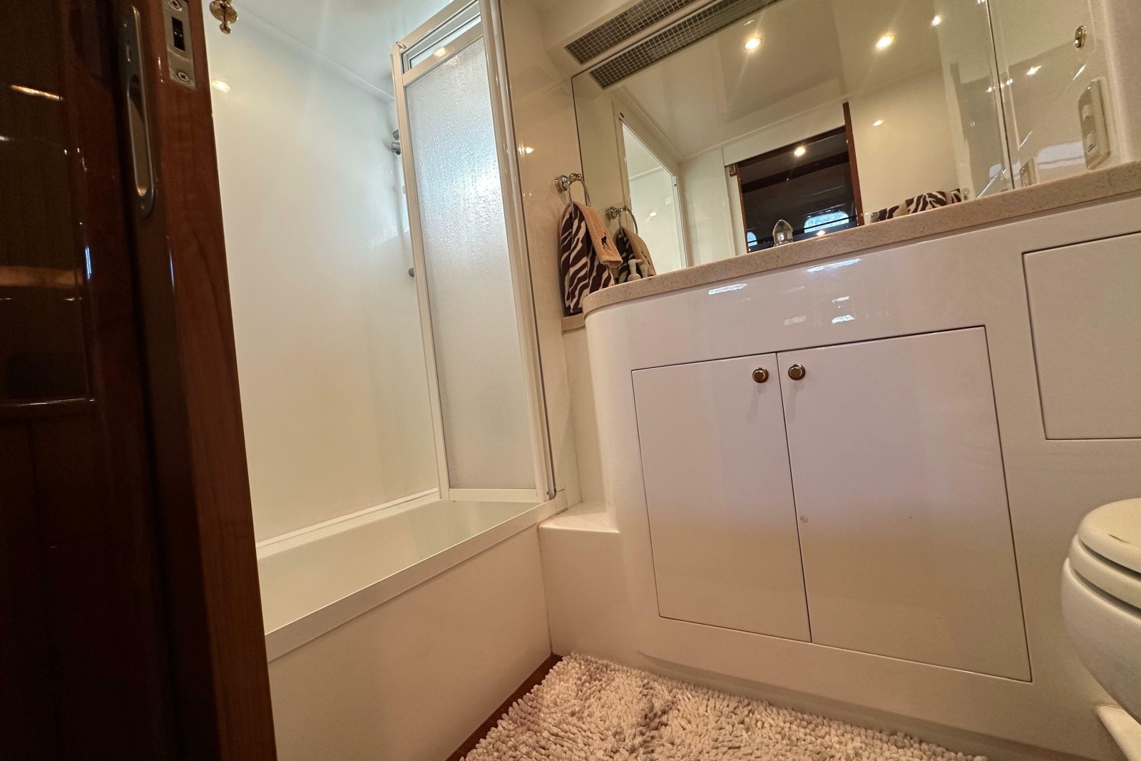 2005 Jefferson Pilothouse 63