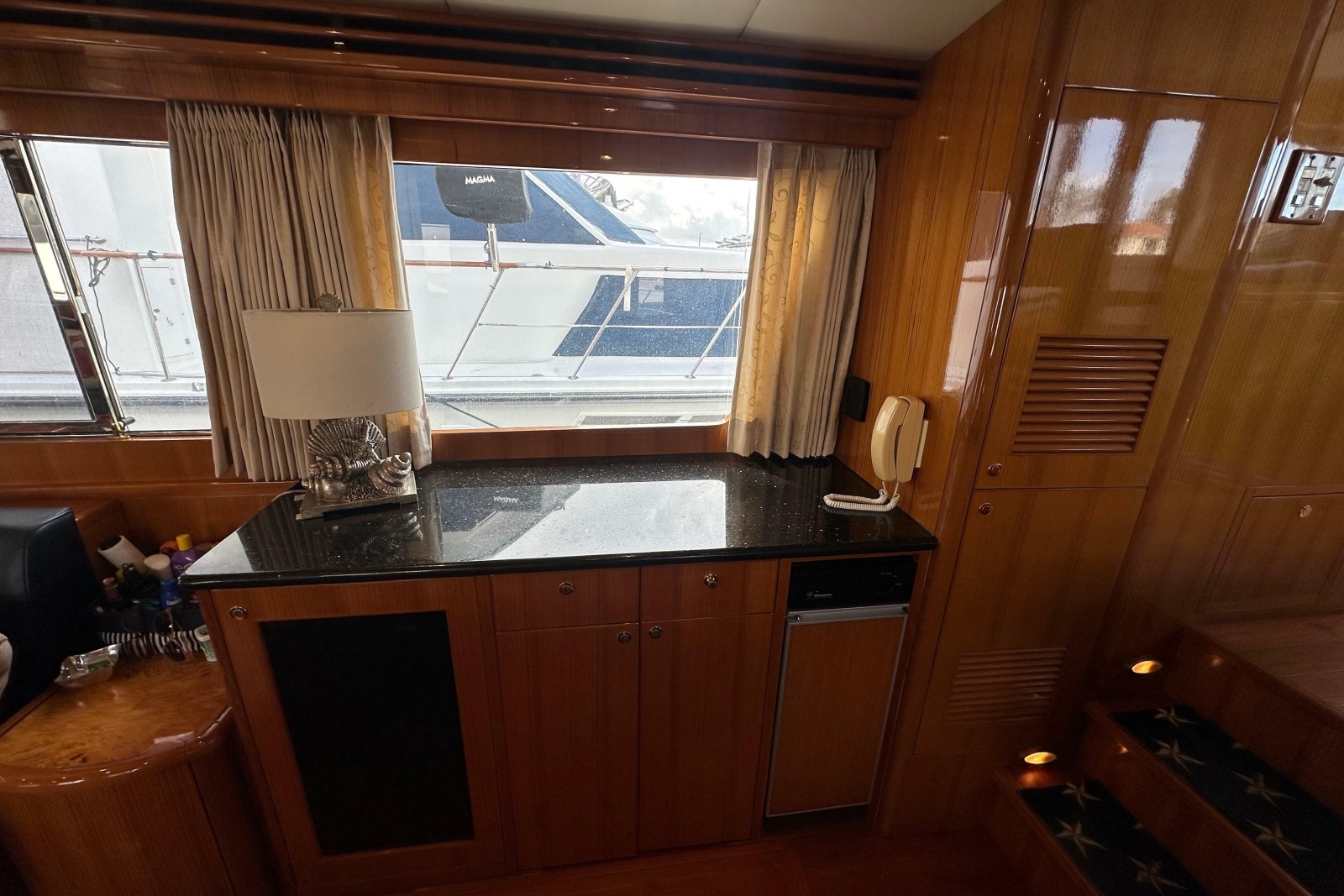 2005 Jefferson Pilothouse 63