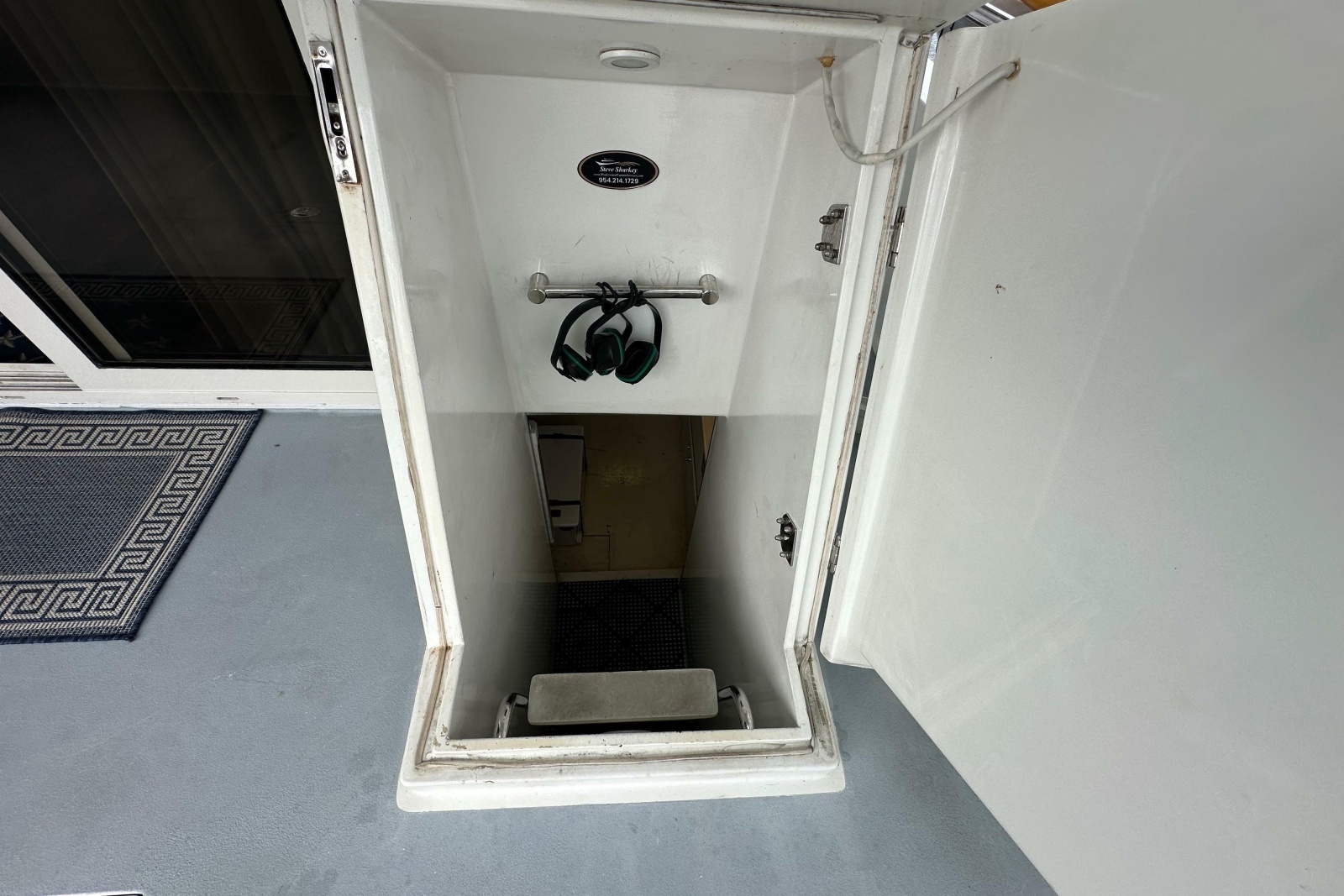 2005 Jefferson Pilothouse 63