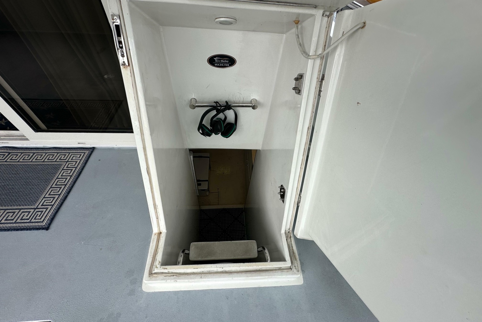 2005 Jefferson Pilothouse 63