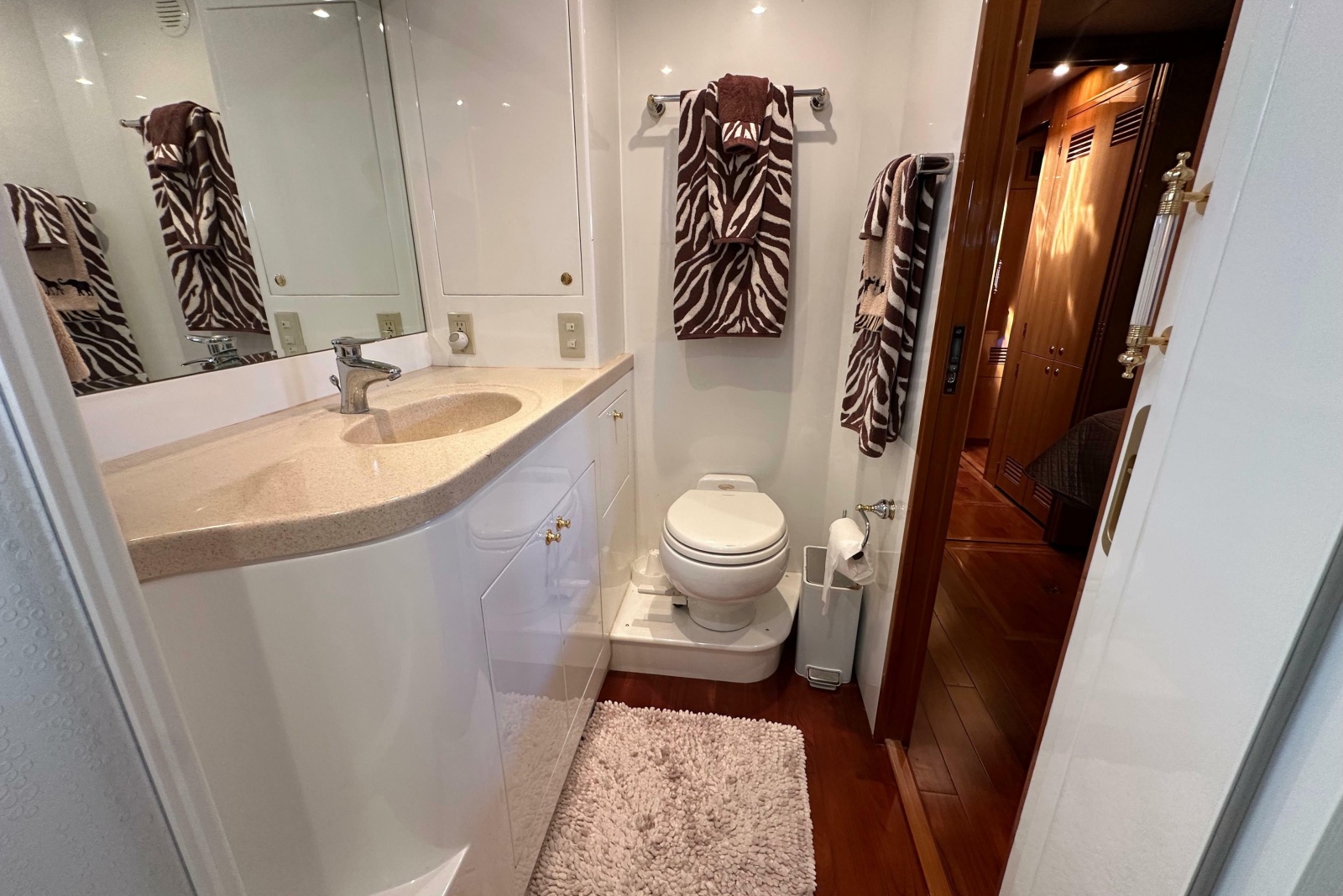 2005 Jefferson Pilothouse 63