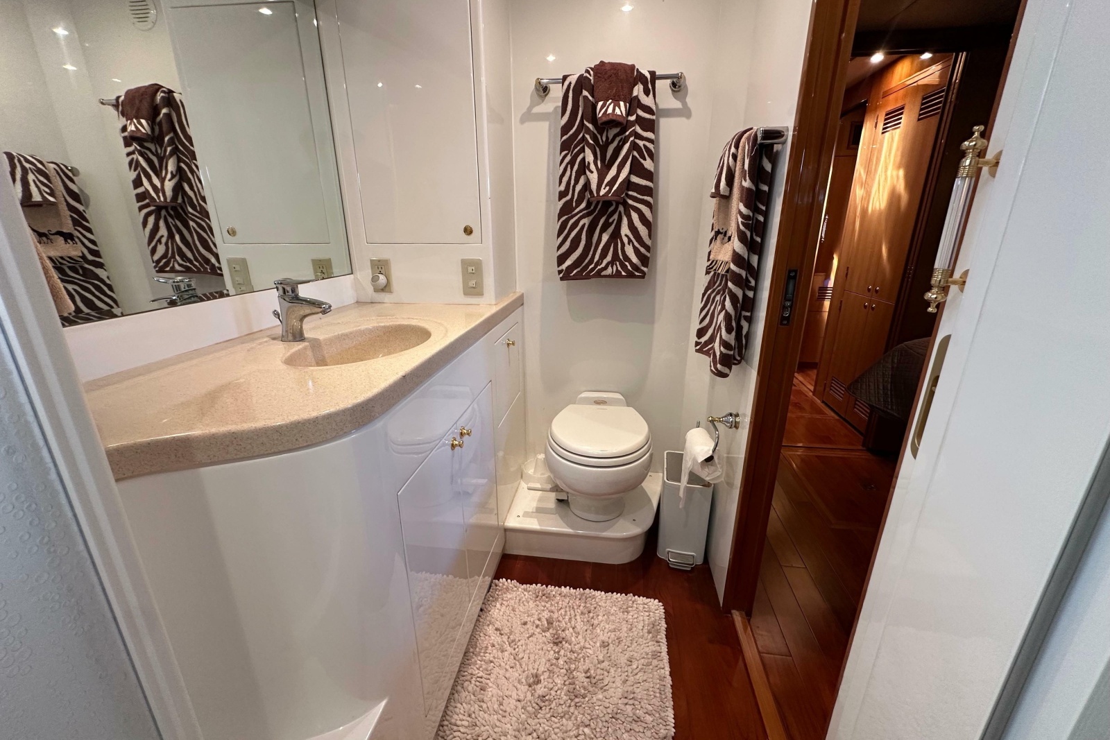 2005 Jefferson Pilothouse 63