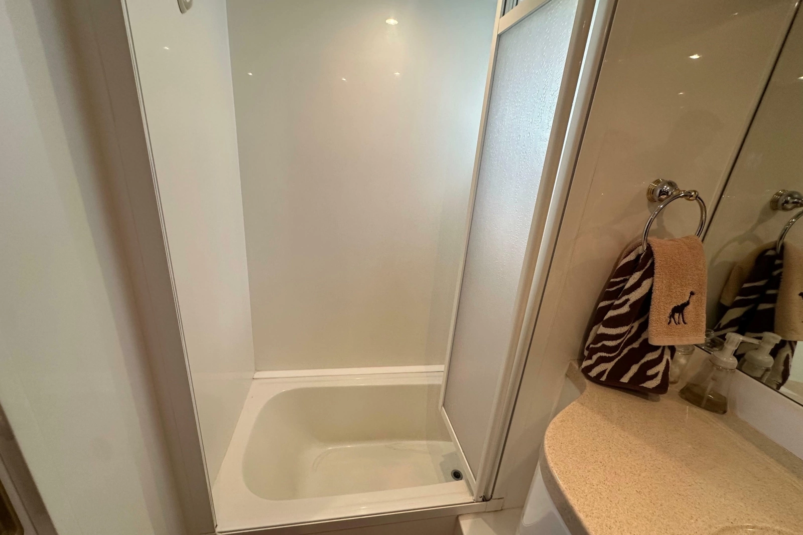 2005 Jefferson Pilothouse 63