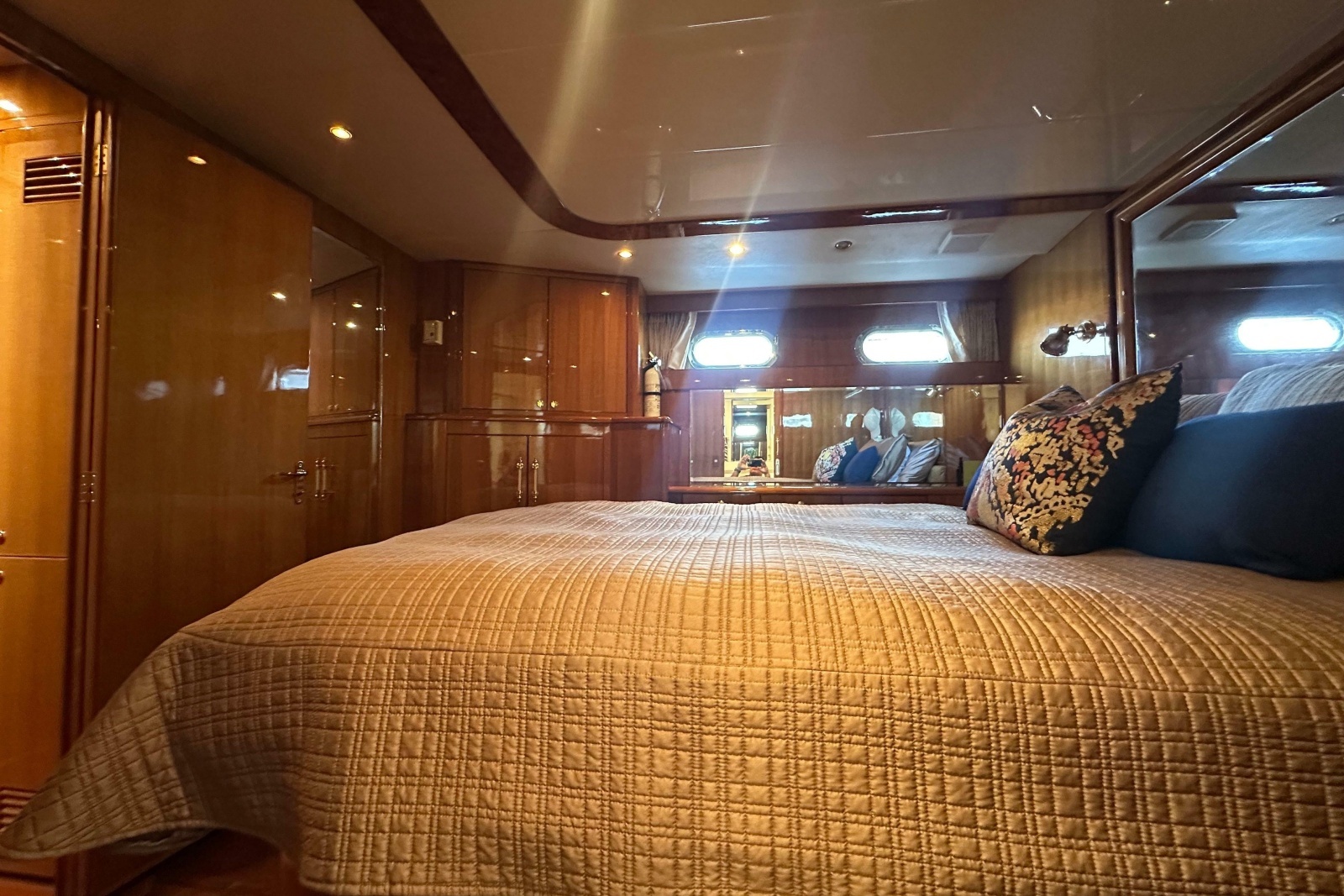 2005 Jefferson Pilothouse 63
