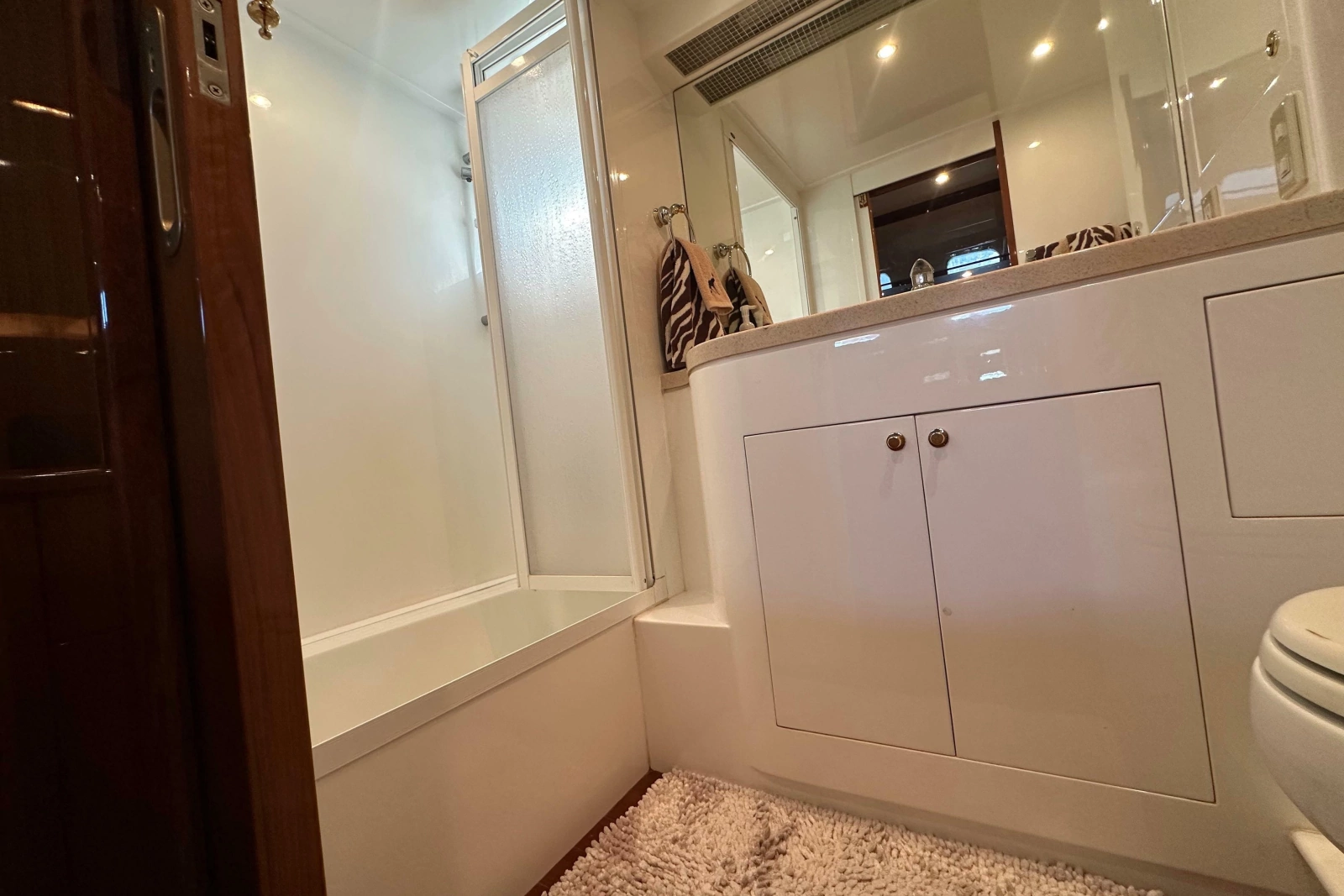 2005 Jefferson Pilothouse 63