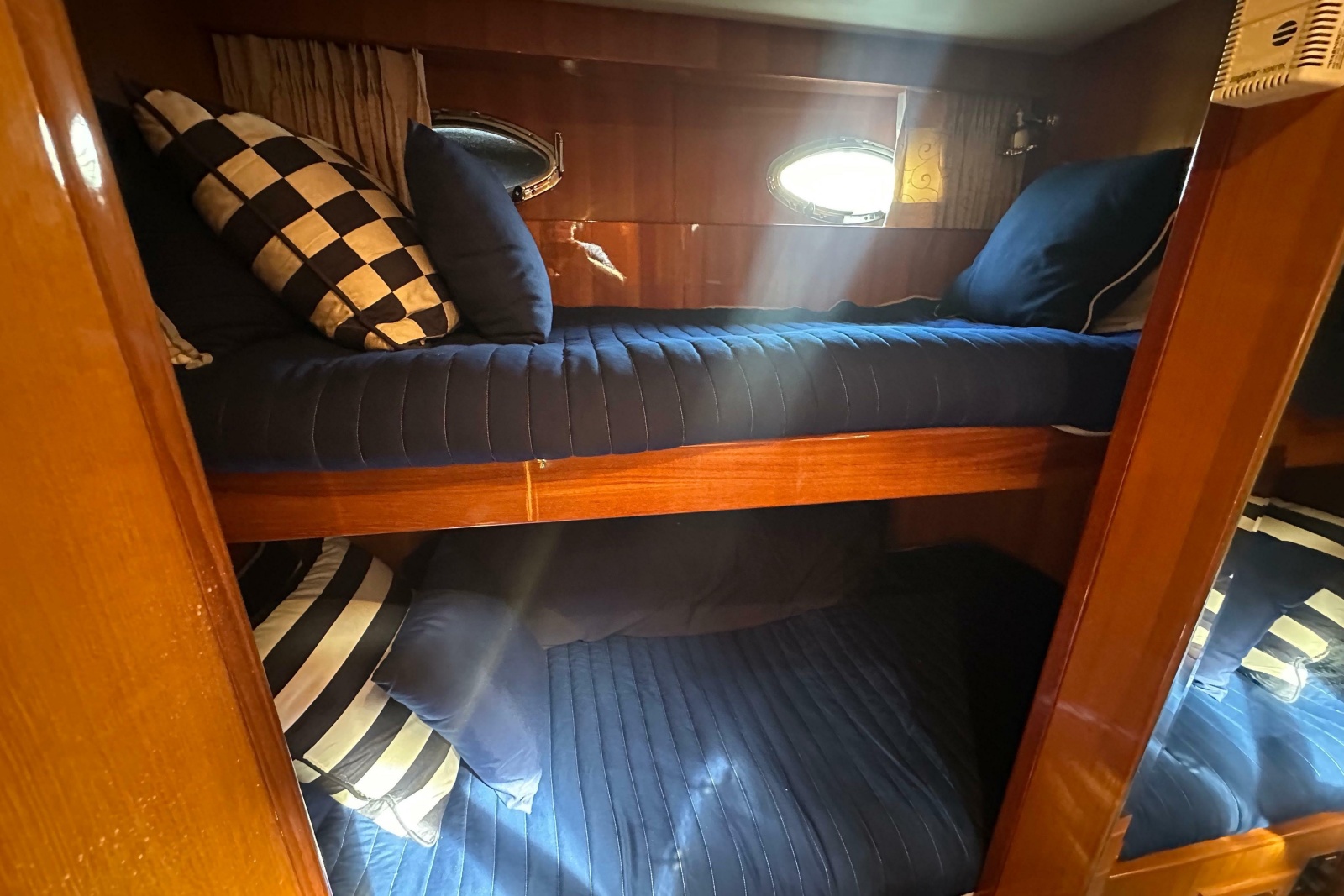 2005 Jefferson Pilothouse 63