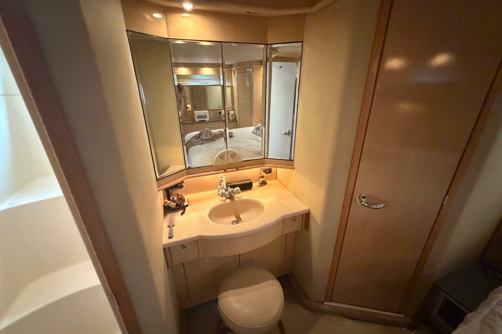 2002 Sea Ray 480 Motor Yacht