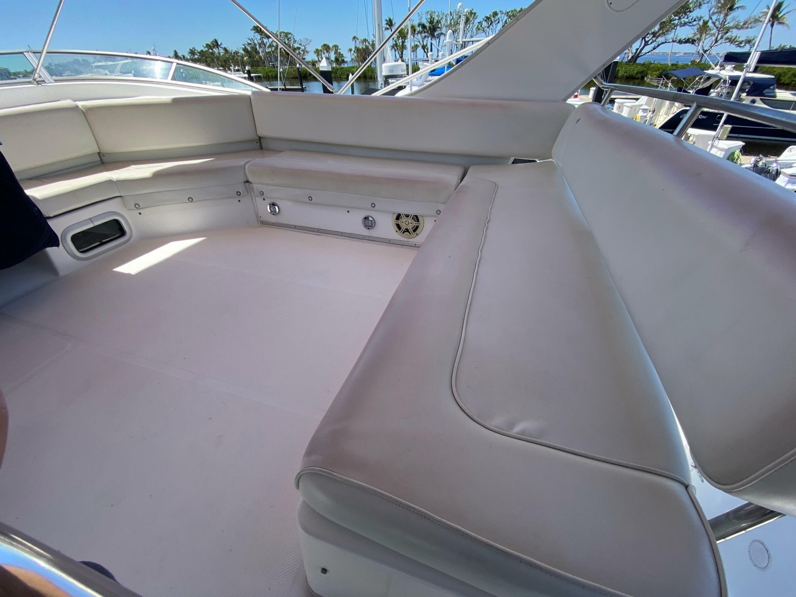 2001 Bayliner 3988 Motoryacht