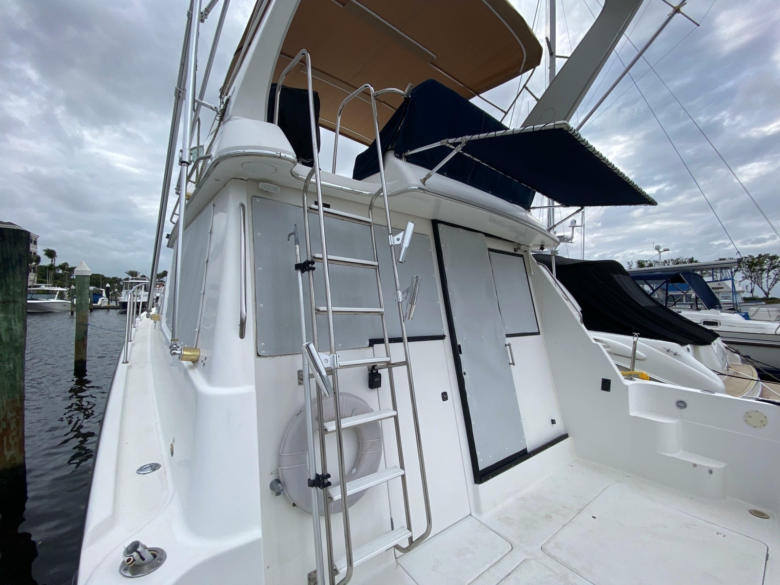 2001 Bayliner 3988 Motoryacht