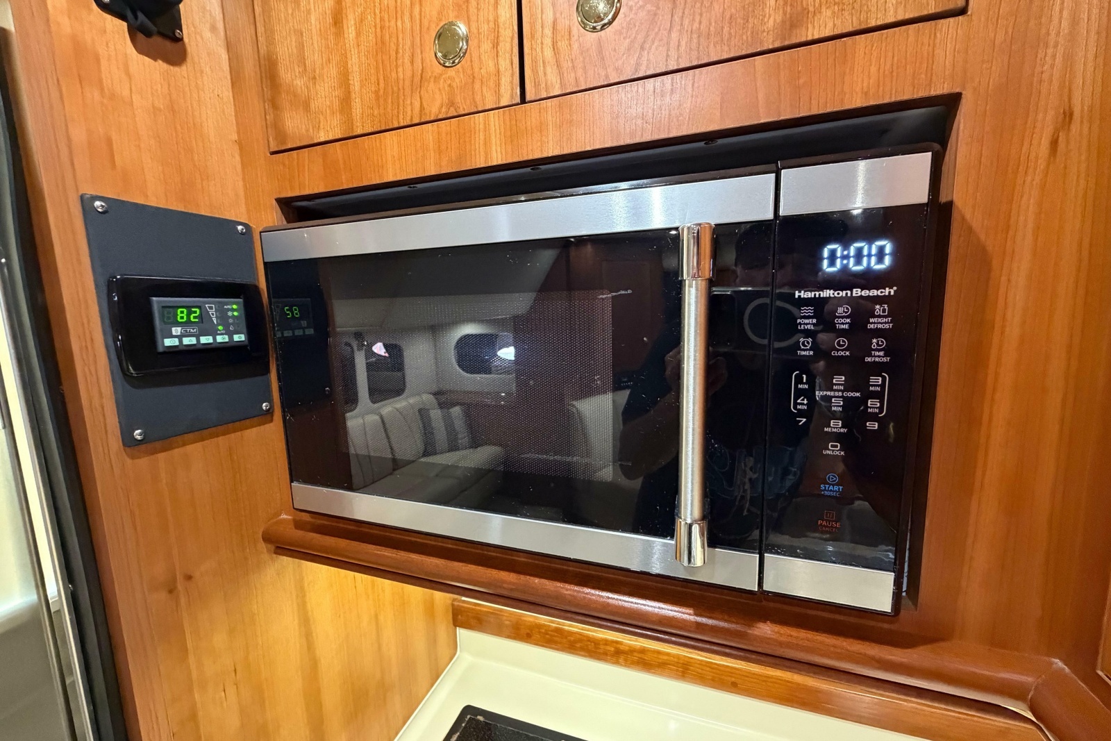2001 Cruisers Yachts 3672 Express