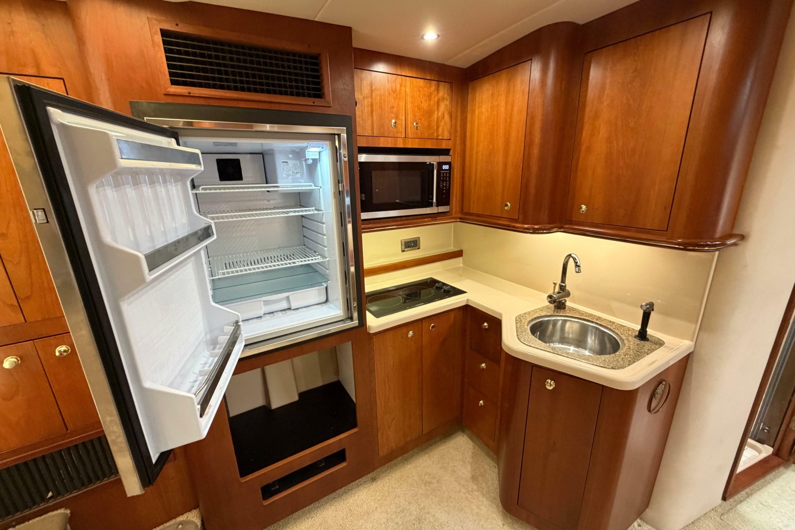 2001 Cruisers Yachts 3672 Express