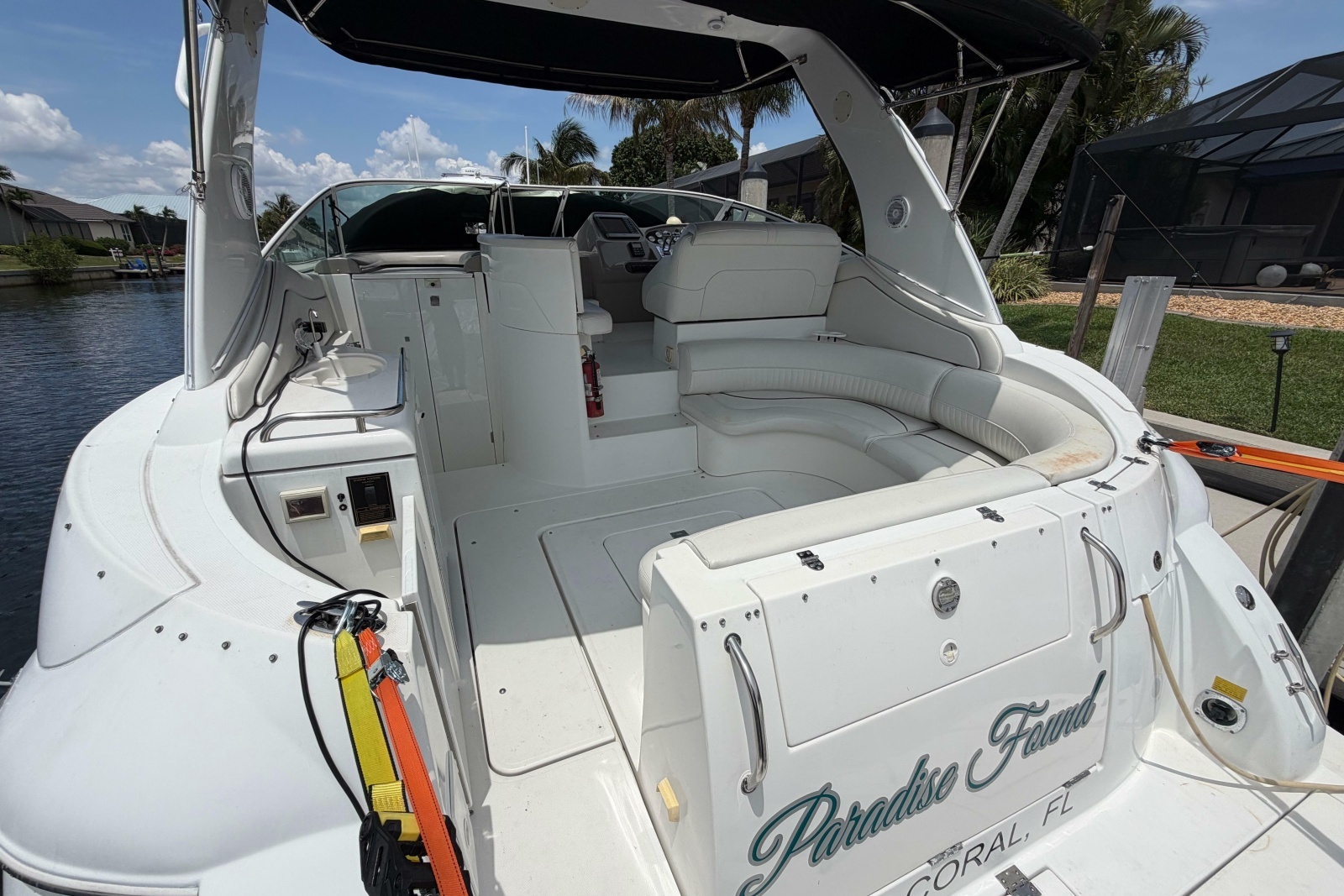 2001 Cruisers Yachts 3672 Express